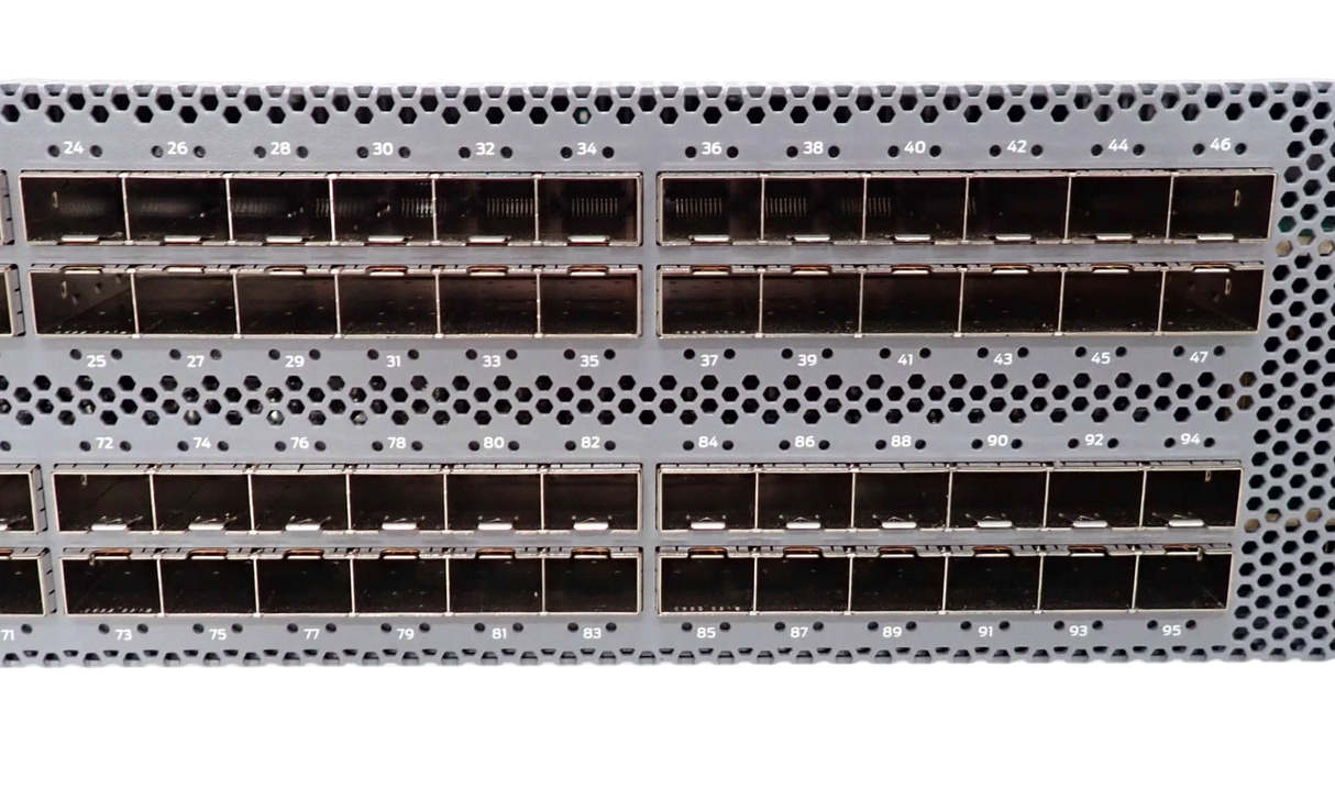 Juniper QFX5100-96S-8Q 96x 1/10Gb SFP+ + 8x 40GbE QSFP Port B2F L3 Switch 2x PSU