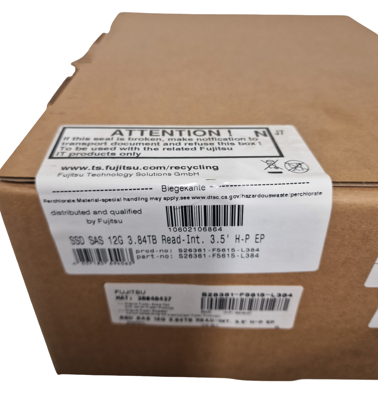 New Fujitsu 3.84TB 12G SAS SSD 2.5" Hot Plug Read Intensive S26361-F5615-L384