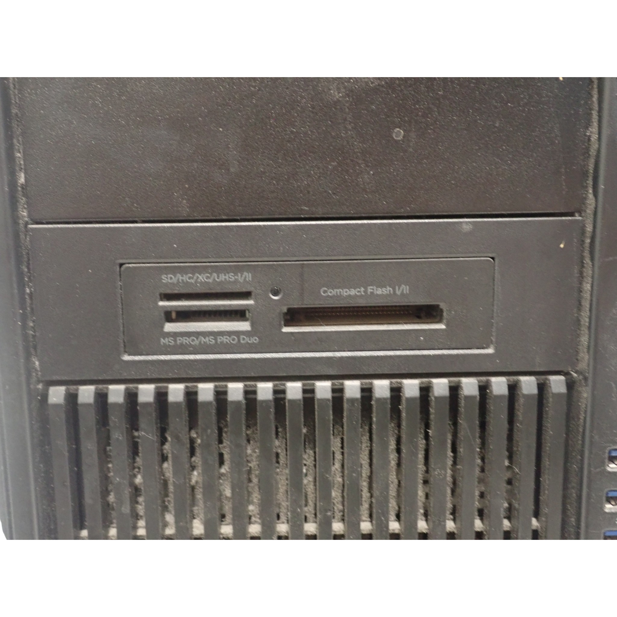 HP WorkStation Z840 16xDDR4 4x Internal LFF Bay CTO Tower Workstation PC F5G73AV