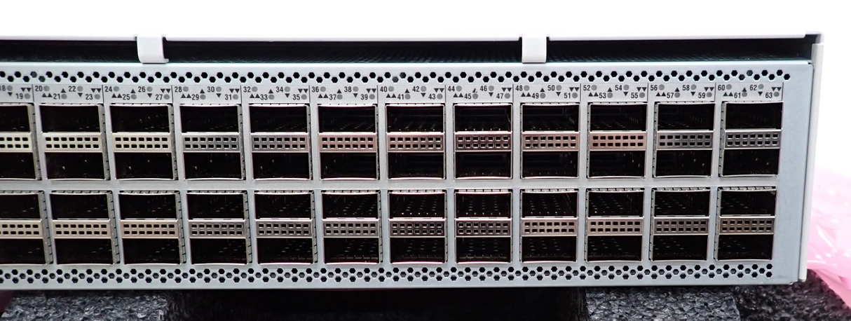 New Cisco 8102-64H-O 8100 Series 64x 100GbE QSFP28 Port F2B 2U Router with SONiC