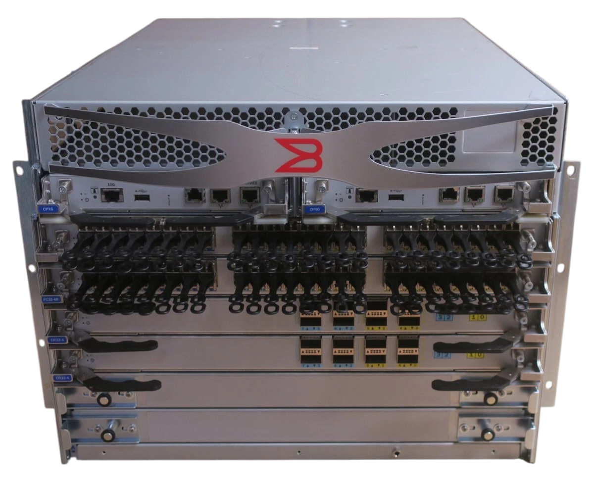 Brocade X6-4 4-Slot Gen6 8U Director + 2x FC32-48 2x CPX6 2x CR32-4 + Licenses