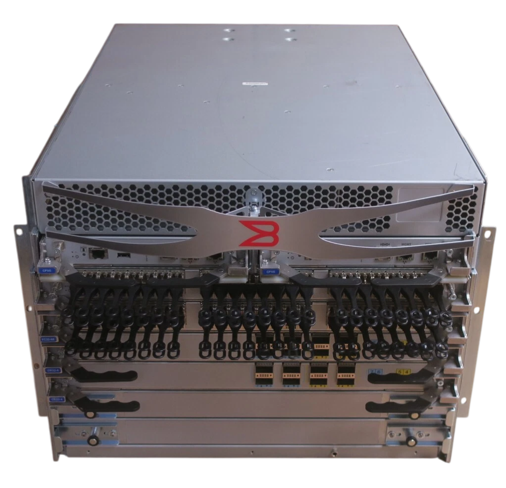 Brocade X6-4 4-Slot Gen6 8U Director + 2x FC32-48 2x CPX6 2x CR32-4 + Licenses
