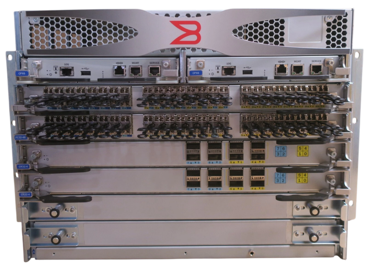 Brocade X6-4 4-Slot Gen6 8U Director + 2x FC32-48 2x CPX6 2x CR32-4 + Licenses