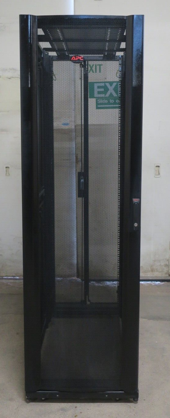 APC AR3100 NetShelter SX Server 19" 600mm x 1070mm Networking Rack Cabinet 42U
