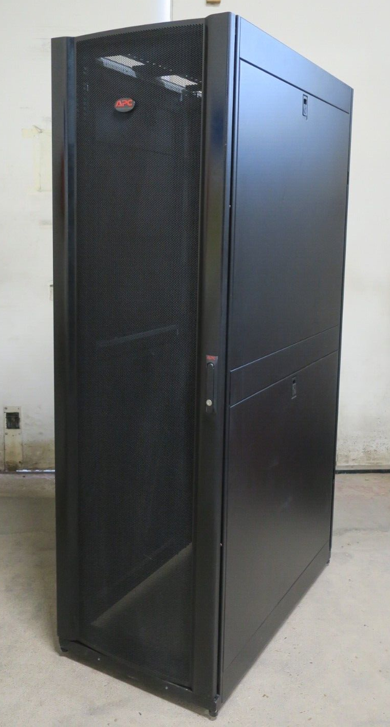 APC AR3100 NetShelter SX Server 19" 600mm x 1070mm Networking Rack Cabinet 42U