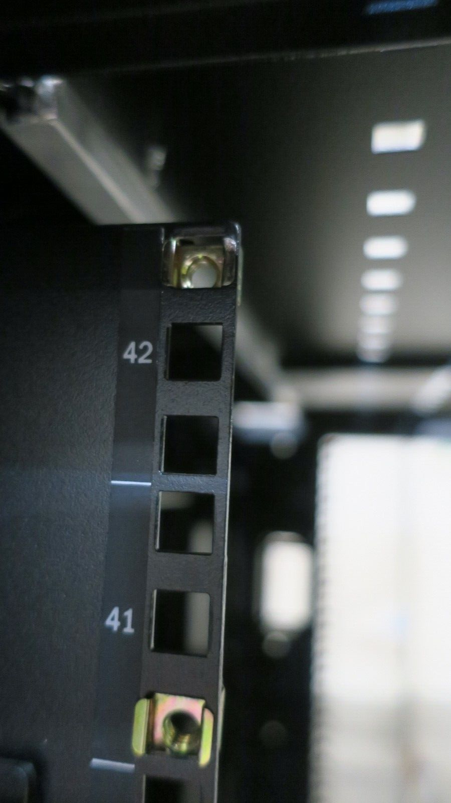 APC AR3100 NetShelter SX Server 19" 600mm x 1070mm Networking Rack Cabinet 42U