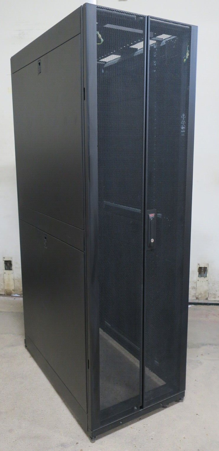 APC AR3100 NetShelter SX Server 19" 600mm x 1070mm Networking Rack Cabinet 42U