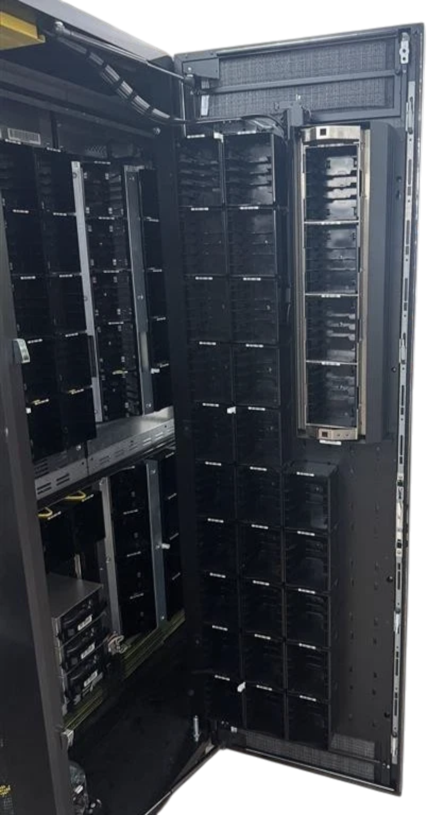 Quantum Scalar i6000 Tape Library + Expansion Module + 15x LTO-8 FC Drives