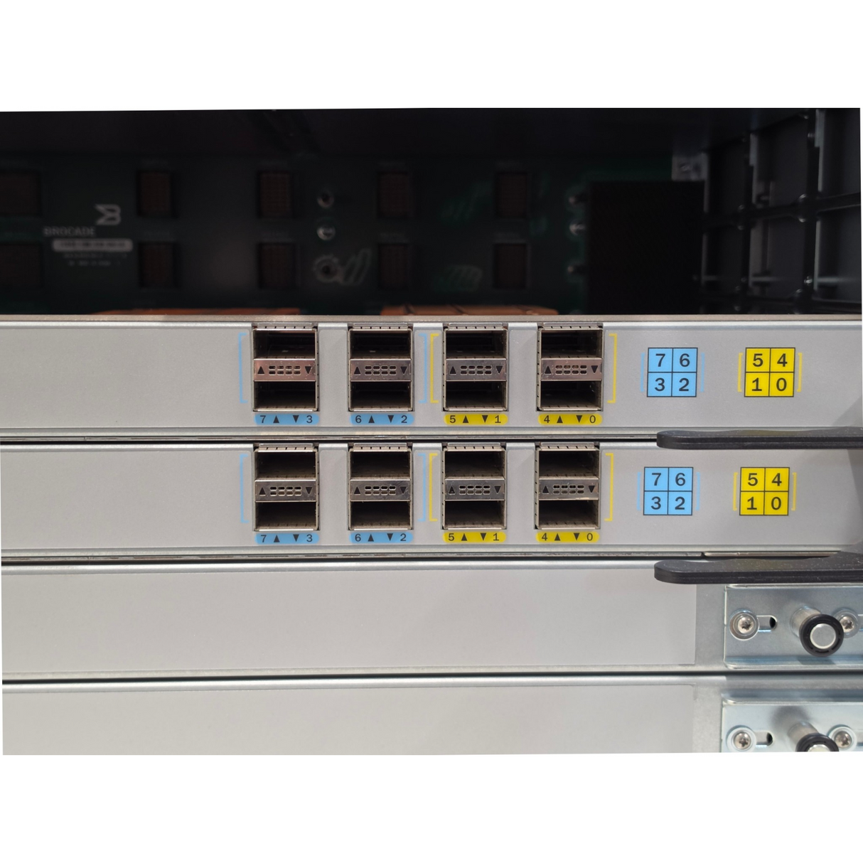 Brocade ED-DCX6-4B X6-4 4-Slot Gen6 8U Director + 2x CPX6 2x CR32-4 2x PSU