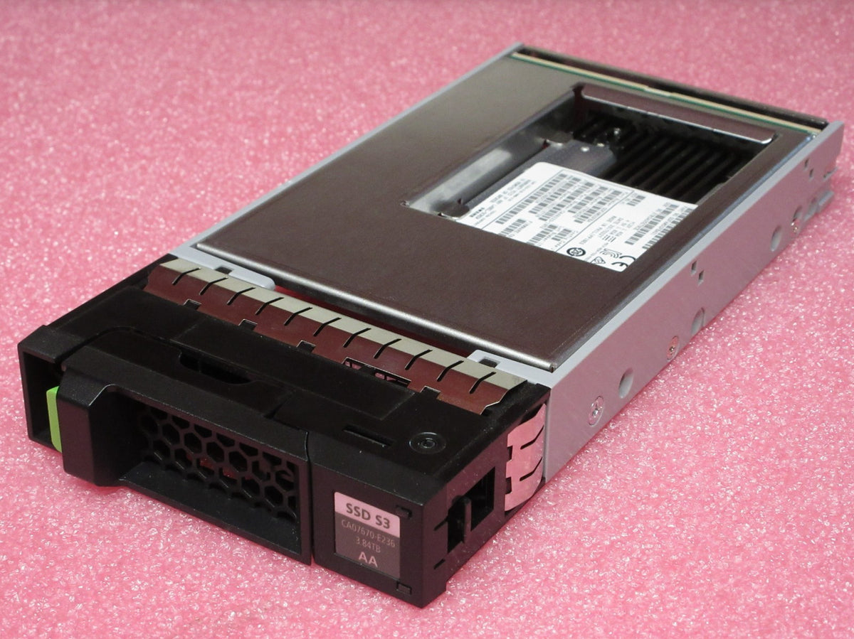 Fujitsu DX S3 S4 MLC SSD SAS 3.84TB 12G 3.5 CA07670-E236 10602115739 38049310