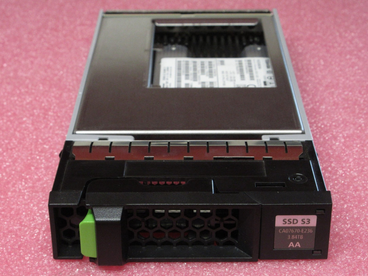 Fujitsu DX S3 S4 MLC SSD SAS 3.84TB 12G 3.5 CA07670-E236 10602115739 38049310