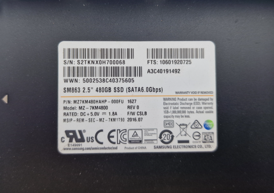 Fujitsu 480GB SSD SATA 6Gb/s 2.5″ in 3.5″ Caddy Mixed Use SSD S26361-F5589-L480