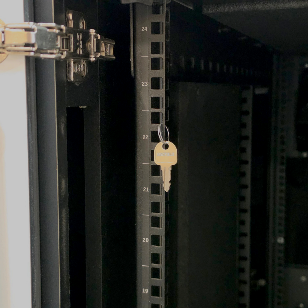 APC AR4024IX43 NetShelter CX 24U 750mm x 1130mm Soundproof Server Rack Enclosure