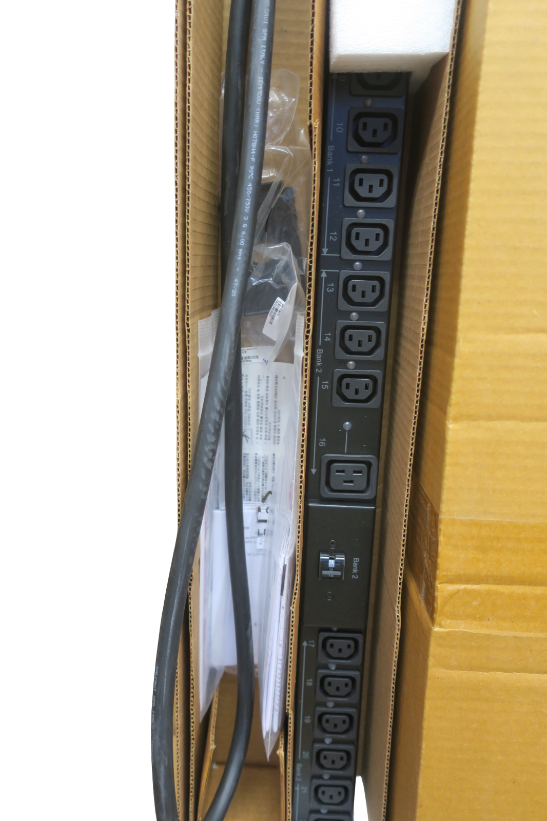 APC APDU9953 Switched Rack 9000 Series PDU 230V 21 x C13 3 x C19 32A ZeroU