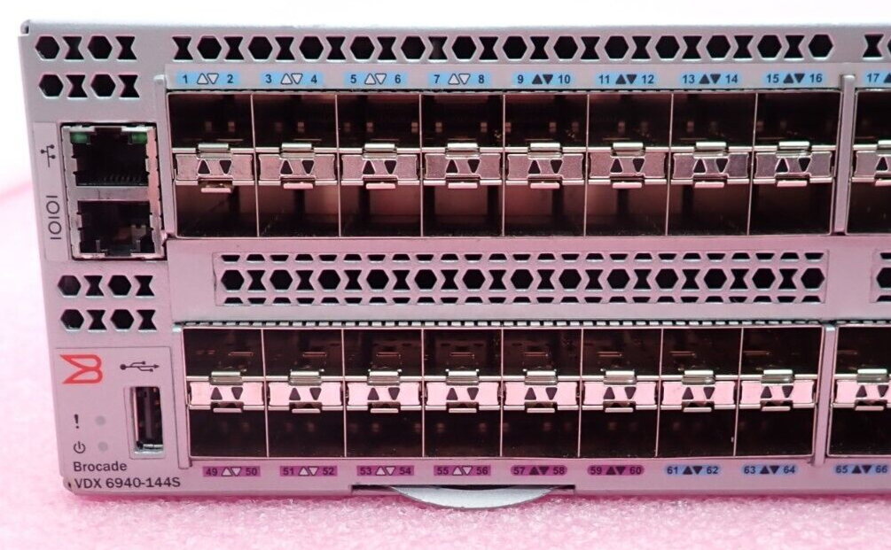 Brocade VDX 6940-144S XBR-VDX6940-64S-AC-F 96x 10GbE SFP+ 6x 40Gb QSFP+ Switch