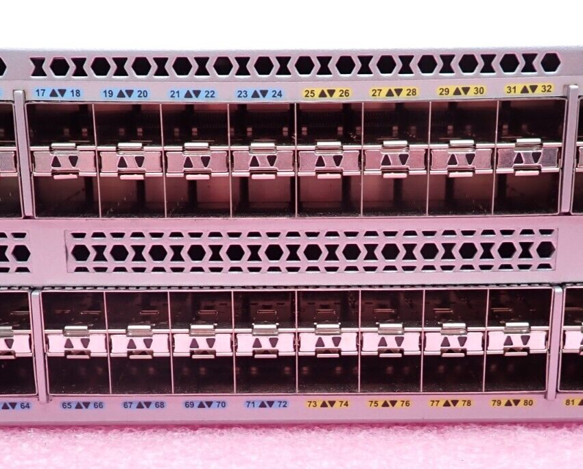 Brocade VDX 6940-144S XBR-VDX6940-64S-AC-F 96x 10GbE SFP+ 6x 40Gb QSFP+ Switch