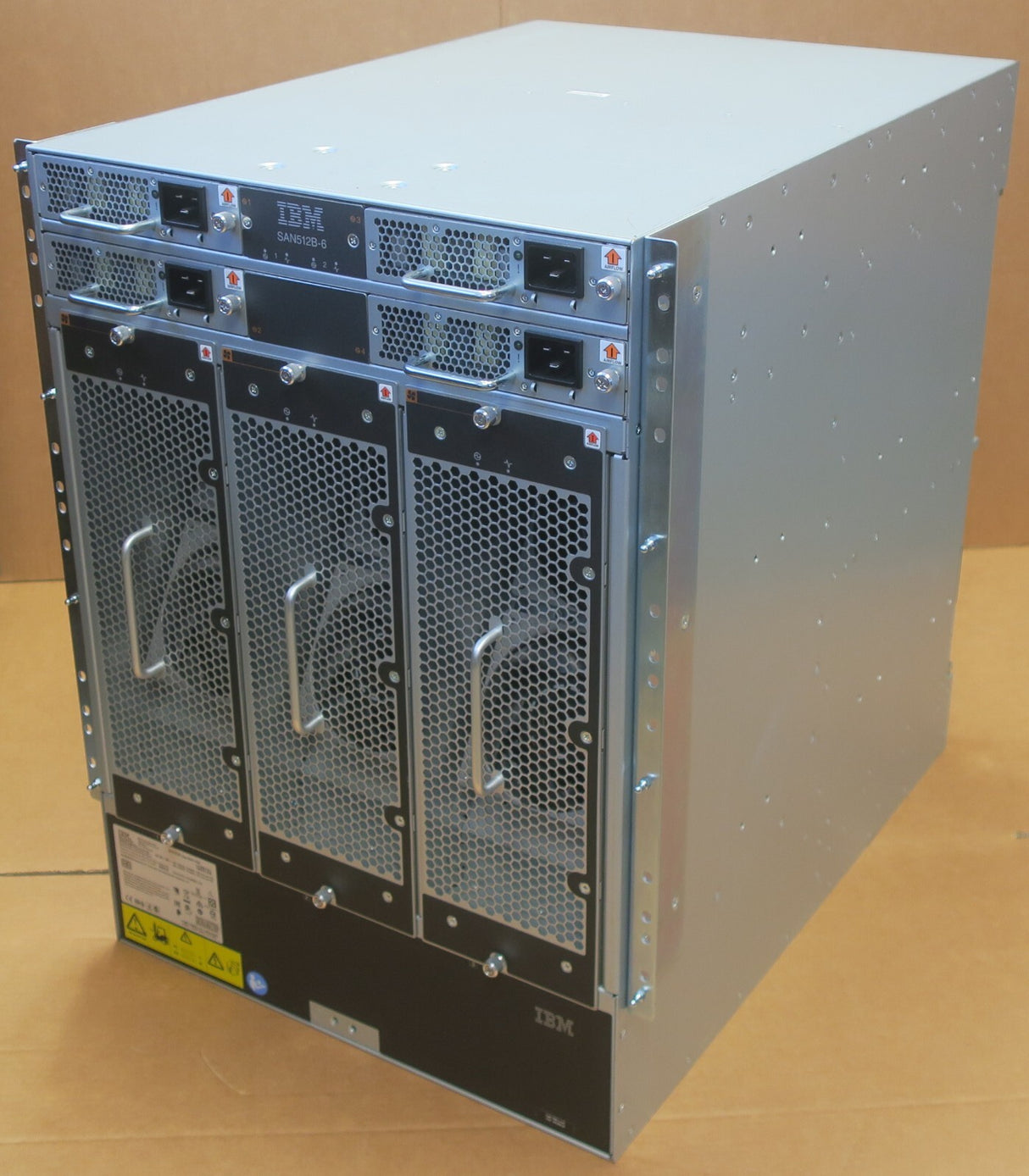 Brocade X6-8 / IBM SAN512B-6 8-Slot Gen6 Director 8961-F08 + 4x FC32-48 2xCPX6