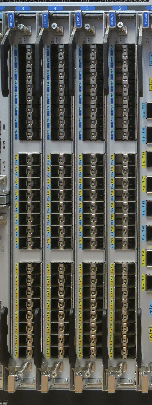 Brocade X6-8 / IBM SAN512B-6 8-Slot Gen6 Director 8961-F08 + 4x FC32-48 2xCPX6