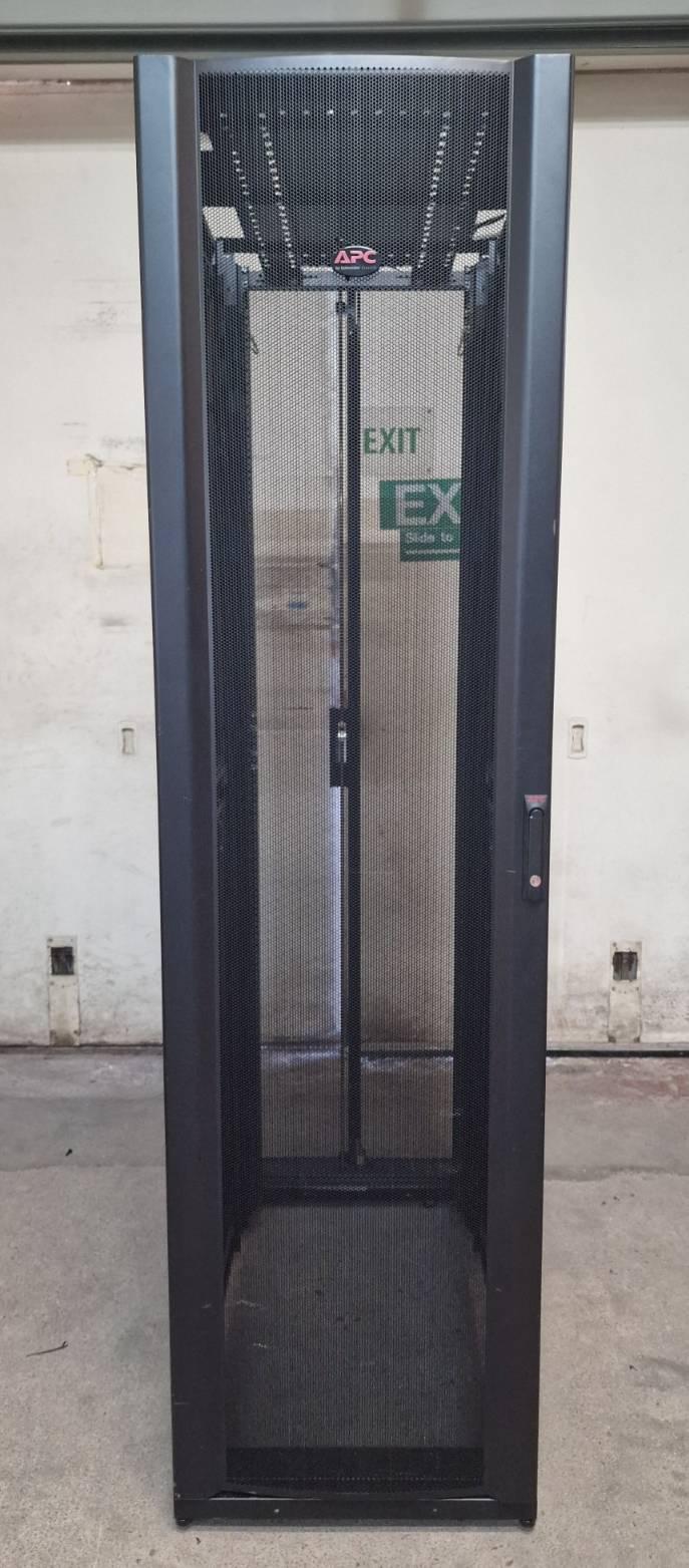 APC AR3107 NetShelter SX Server 19" 600mm 1070mm Networking Rack Cabinet 48U