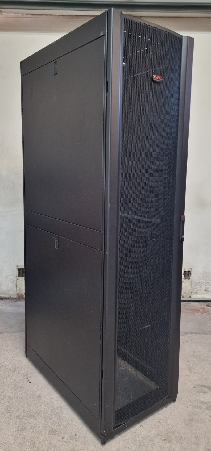APC AR3107 NetShelter SX Server 19" 600mm 1070mm Networking Rack Cabinet 48U