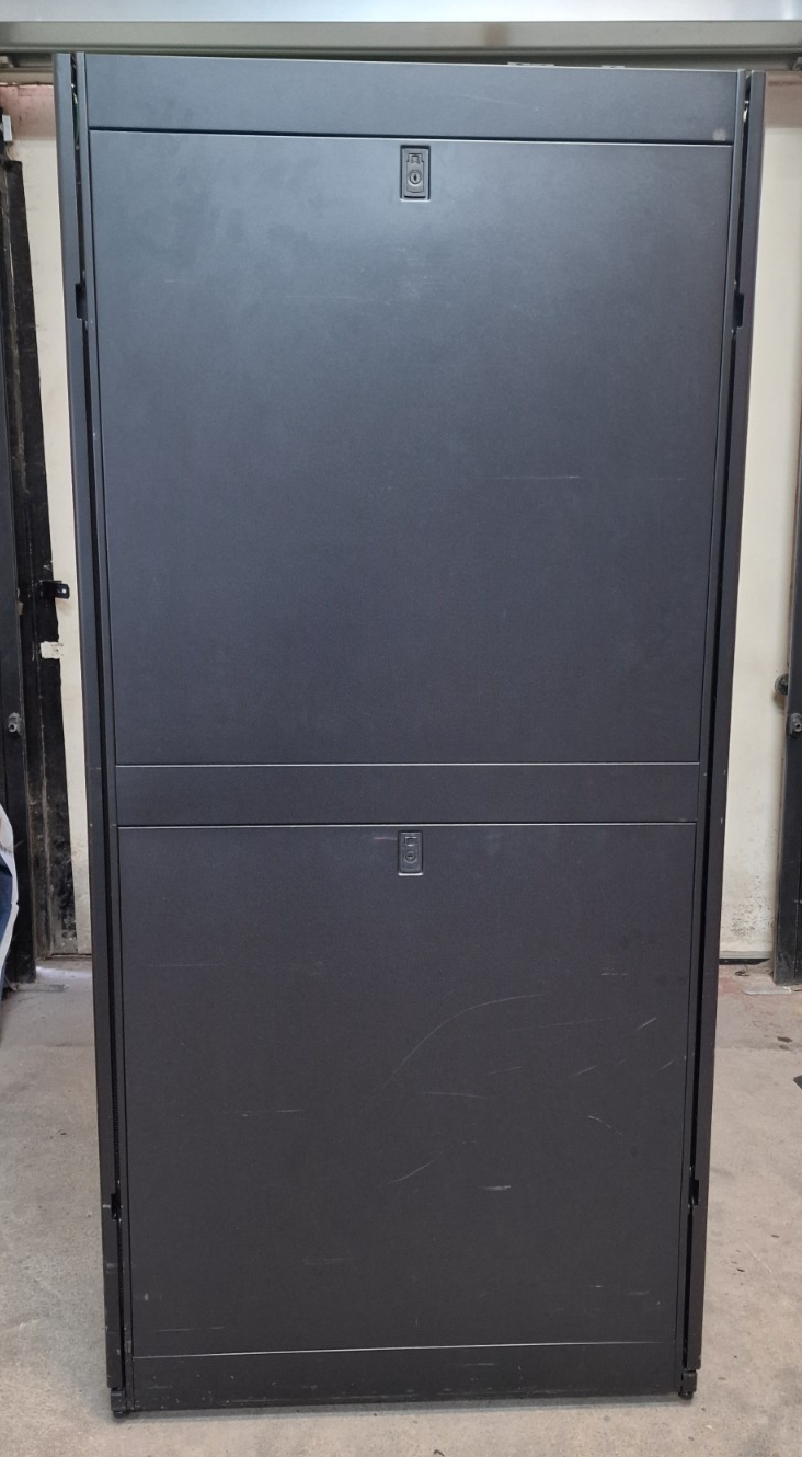 APC AR3107 NetShelter SX Server 19" 600mm 1070mm Networking Rack Cabinet 48U