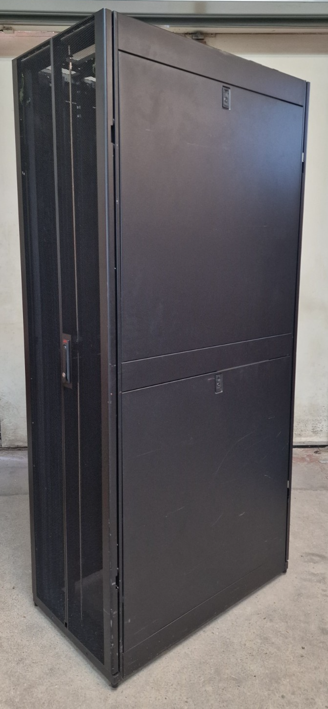 APC AR3107 NetShelter SX Server 19" 600mm 1070mm Networking Rack Cabinet 48U