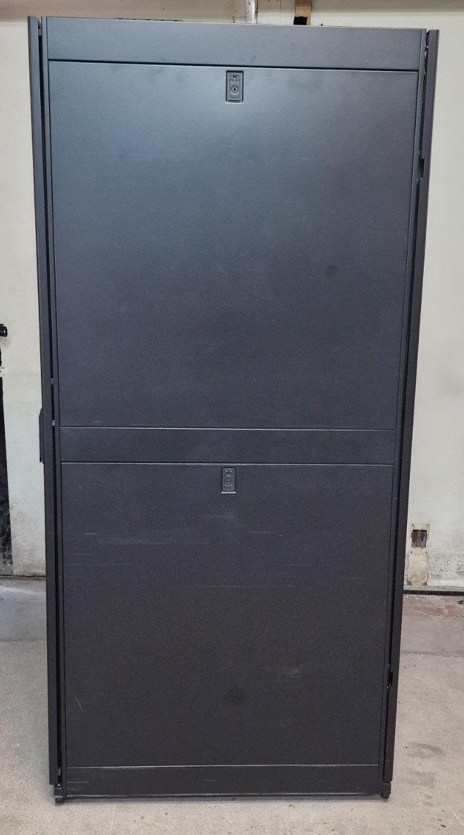APC AR3107 NetShelter SX Server 19" 600mm 1070mm Networking Rack Cabinet 48U