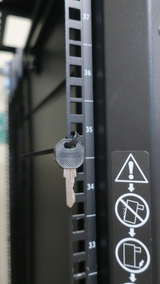 APC AR3100 NetShelter SX Server 19" 600mm x 1070mm Networking Rack Cabinet 42U