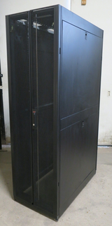 APC AR3100 NetShelter SX Server 19" 600mm x 1070mm Networking Rack Cabinet 42U