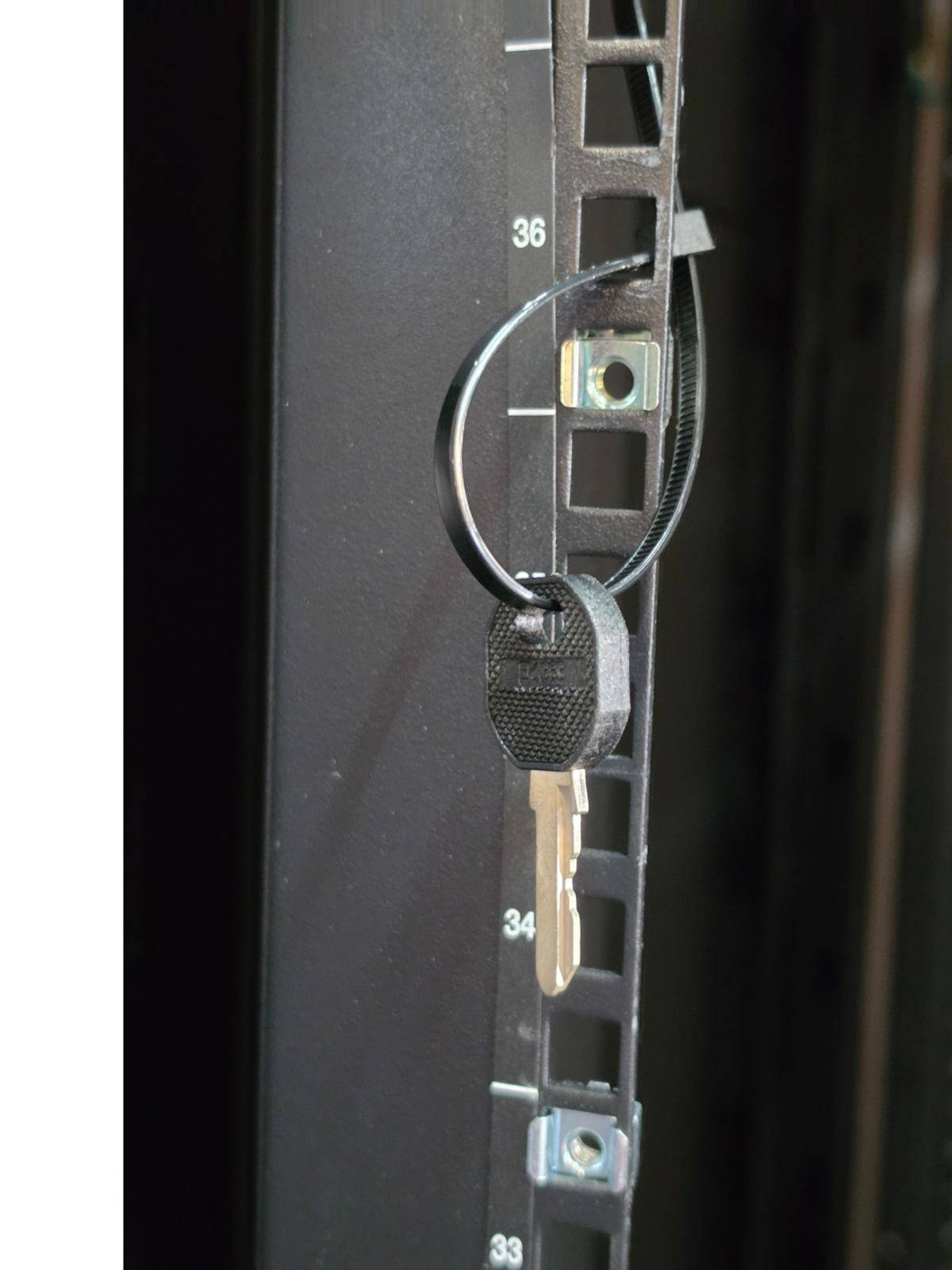 APC AR3140 NetShelter SX 42U Wide 750mm x 1070mm Server Rack Cabinet Enclosure