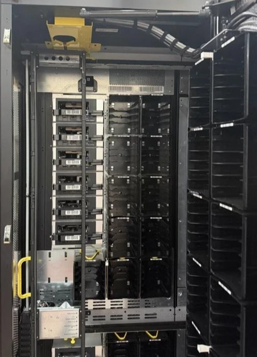 Quantum Scalar i6000 Tape Library + Expansion Module + 15 x LTO-8 FC Drives