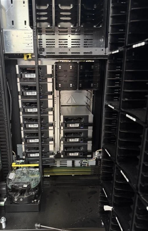 Quantum Scalar i6000 Tape Library + Expansion Module + 15 x LTO-8 FC Drives