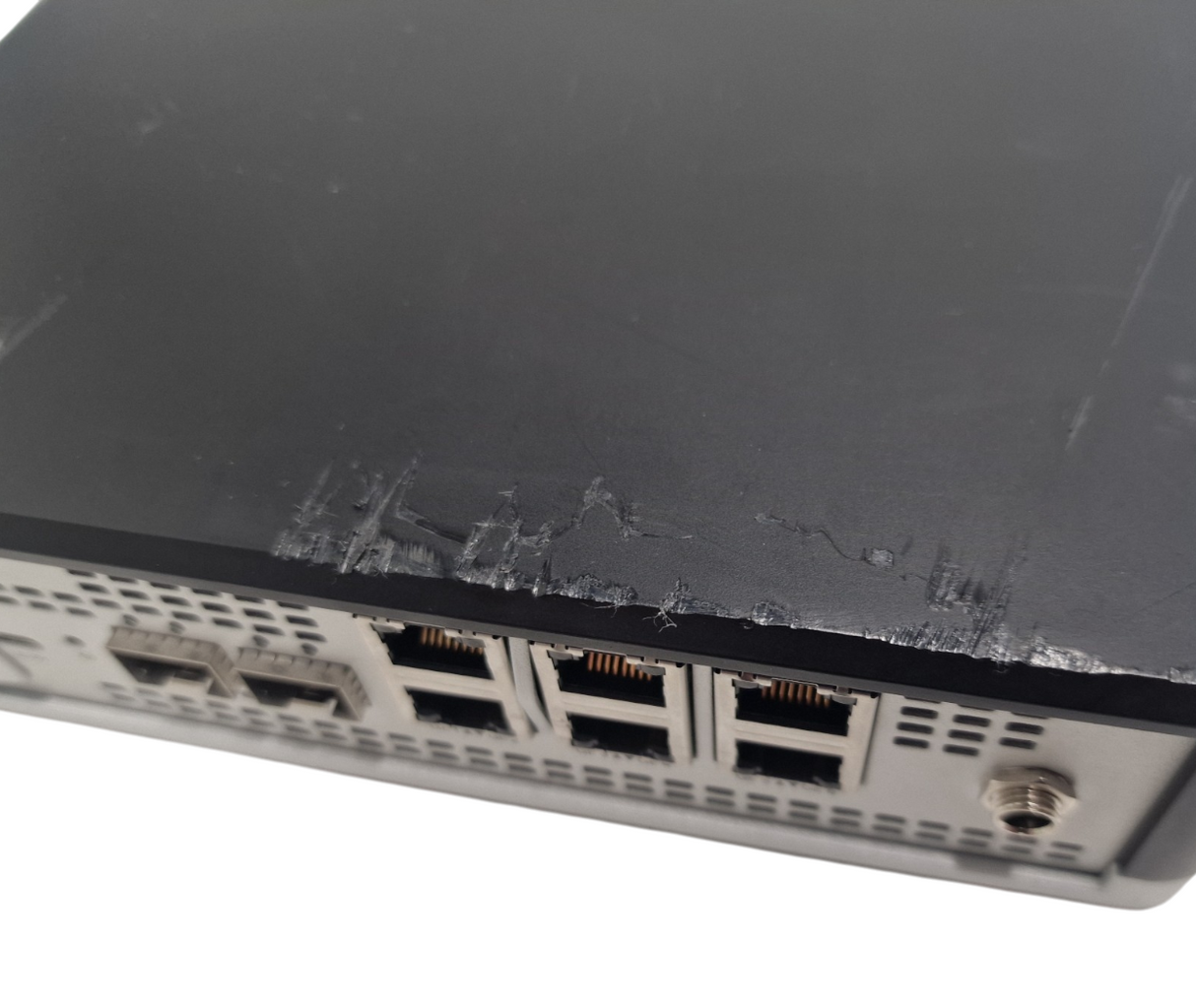 Dell EMC VEP1445 8-Core 16GB 240GB SSD 6x 1GbE 2x 10Gb SFP+ uCPE 1U FXKVC + PSU
