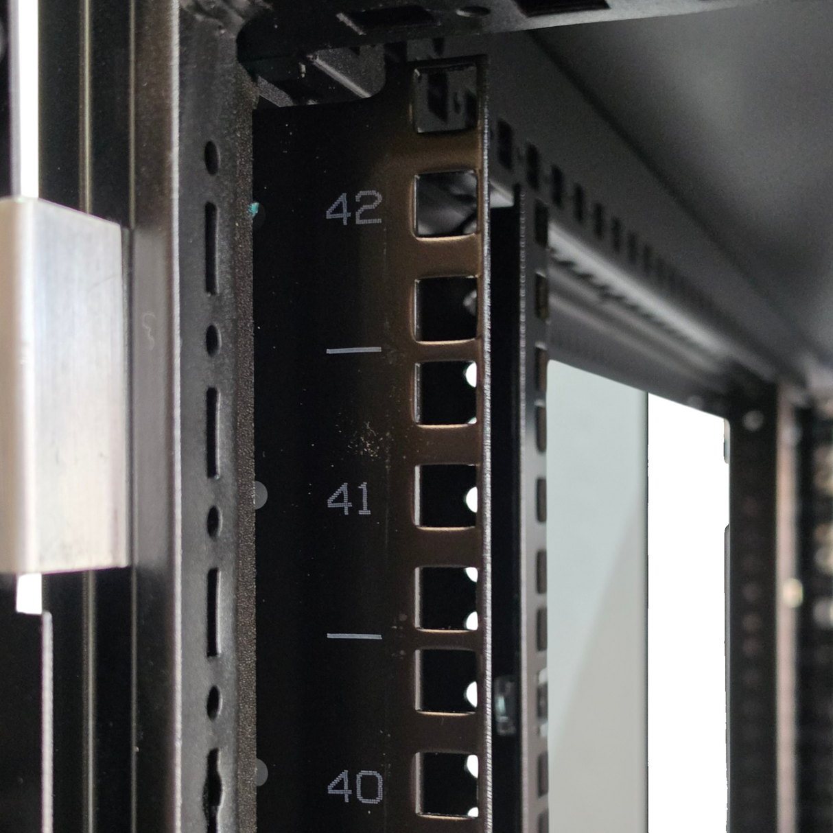 HPE P9K10A 42U 600mm x 1200mm G2 Kitted Advanced Shock Rack Cabinet - NO SIDES