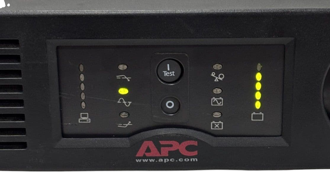 APC SUA3000RMI2U Smart-UPS 3000VA 2700W 230V 8xC13 1xC19 UPS+ AP9617 + New Cells