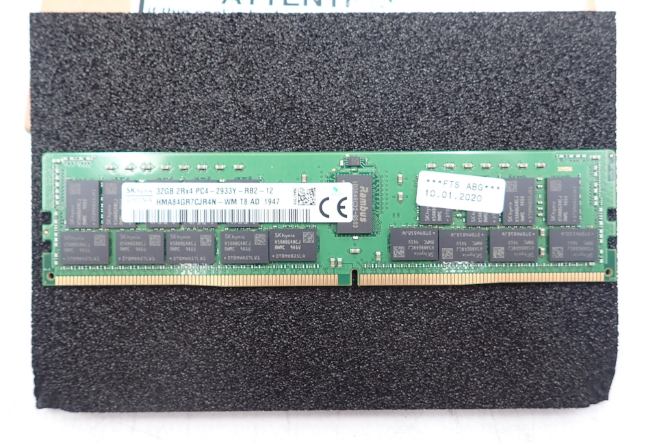 NEW Fujitsu 32GB 2Rx4 PC4-2933Y DDR4 REG ECC Server Memory S26361-F4083-L332