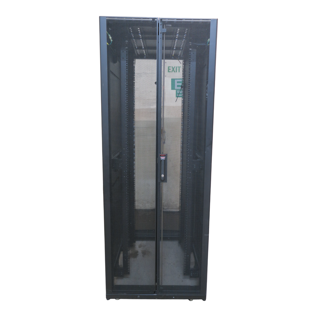 APC AR3140 NetShelter SX Server 19" 750mm x 1070mm Networking Rack Cabinet 42U