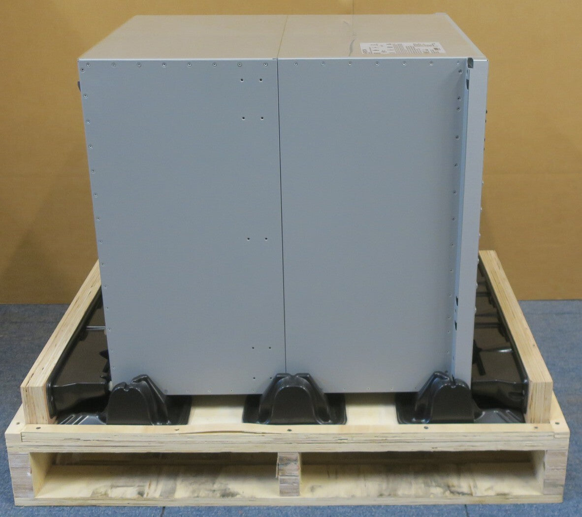 NEW Arista DCS-7308 8-Slot Switch Chassis 2x EM-7300X-32Q-LC 1x EM-7300-SUP