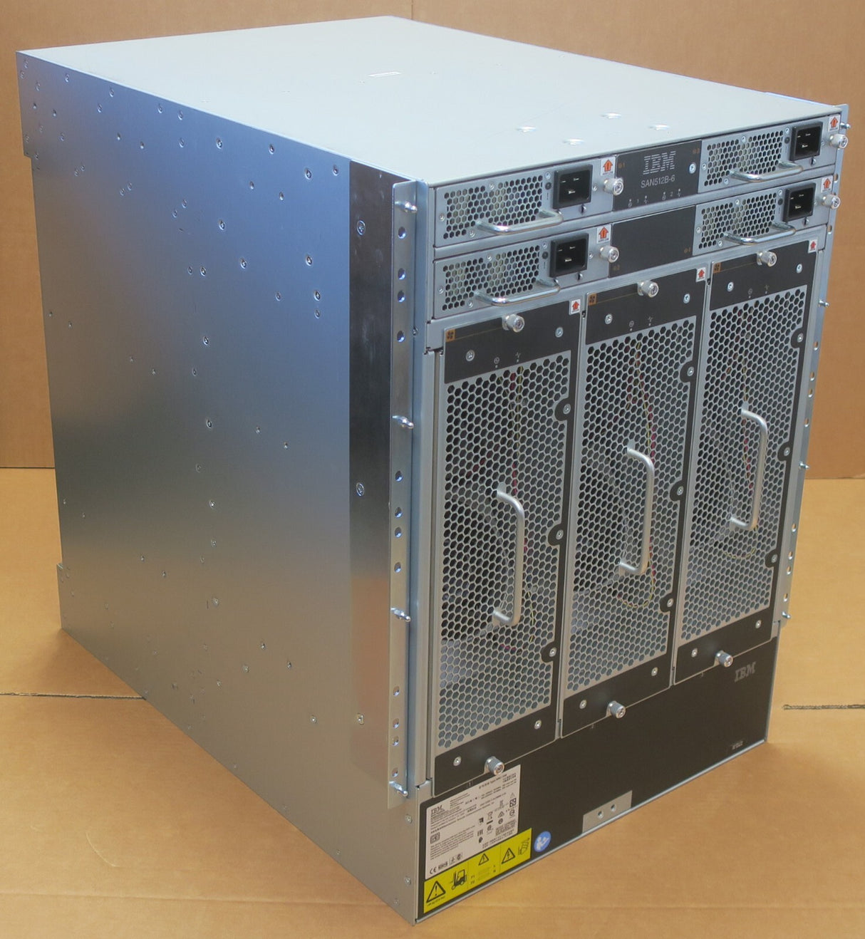 Brocade X6-8 / IBM SAN512B-6 8-Slot Gen6 Director 8961-F08 + 4x FC32-48 2xCPX6