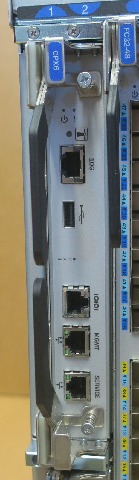 Brocade X6-8 / IBM SAN512B-6 8-Slot Gen6 Director 8961-F08 + 4x FC32-48 2xCPX6