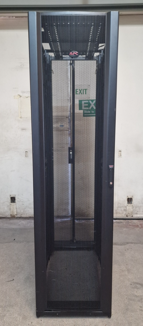 APC AR3107 NetShelter SX Server 19" 600mm 1070mm Networking Rack Cabinet 48U