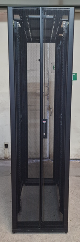APC AR3107 NetShelter SX Server 19" 600mm 1070mm Networking Rack Cabinet 48U