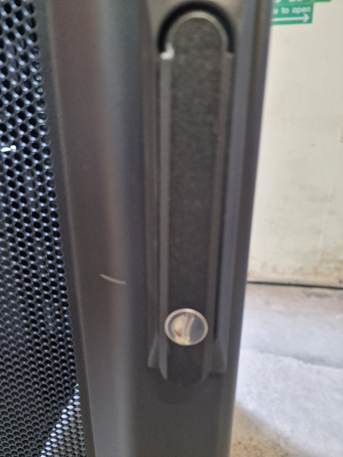 APC AR3107 NetShelter SX Server 19" 600mm 1070mm Networking Rack Cabinet 48U